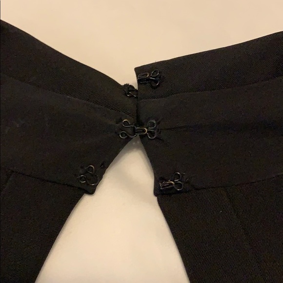 Black gown - Picture 3 of 5